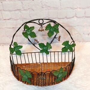 Wicker‎ & Wire Leaves Hanging Shelf